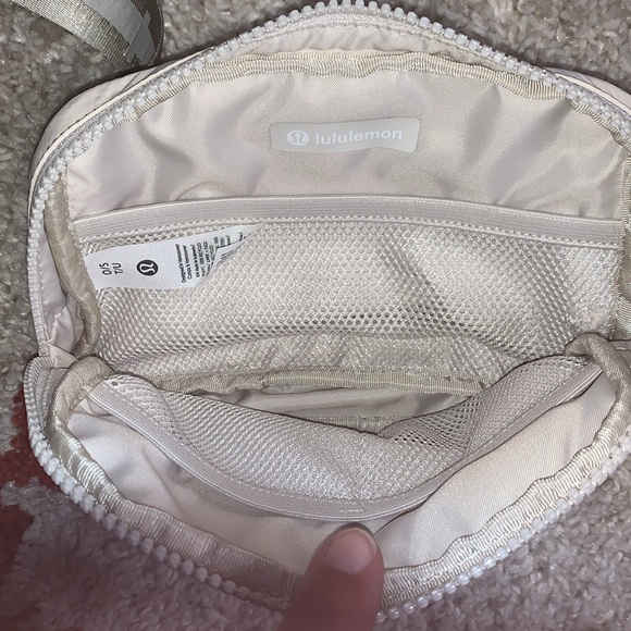 NWT- Lululemon- Everywhere Belt Bag W/ Wordmark Strap- Cream/Beige/Off White - Picture 3 of 16
